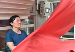 面料車間劉麗麗：練就火眼金睛，成就質(zhì)量堅(jiān)盾
